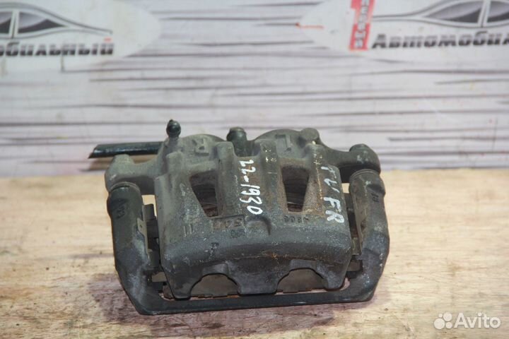 Суппорт перед право c Nissan Presage TU31 QR25DE