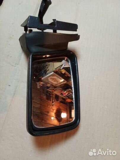 Зеркало заднего вида