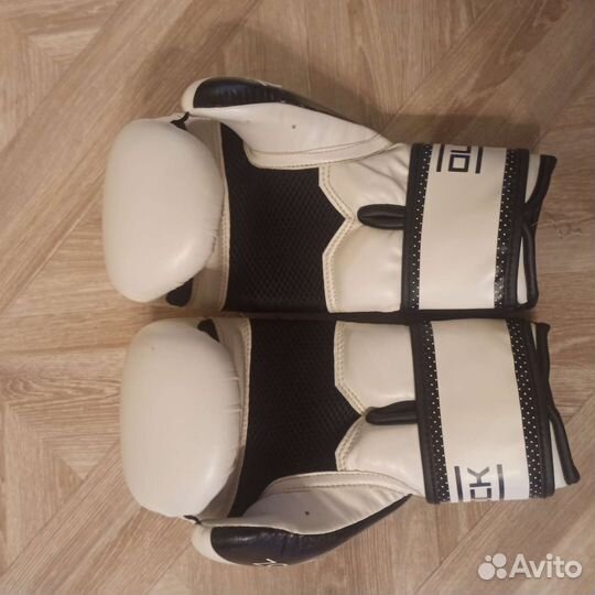 Боксерские перчатки 10 унций