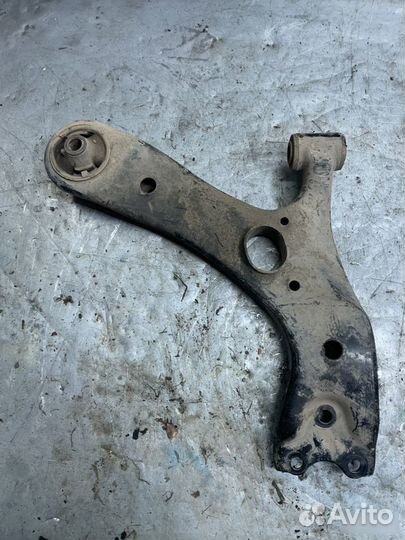 Рычаг передний Toyota Corolla E150