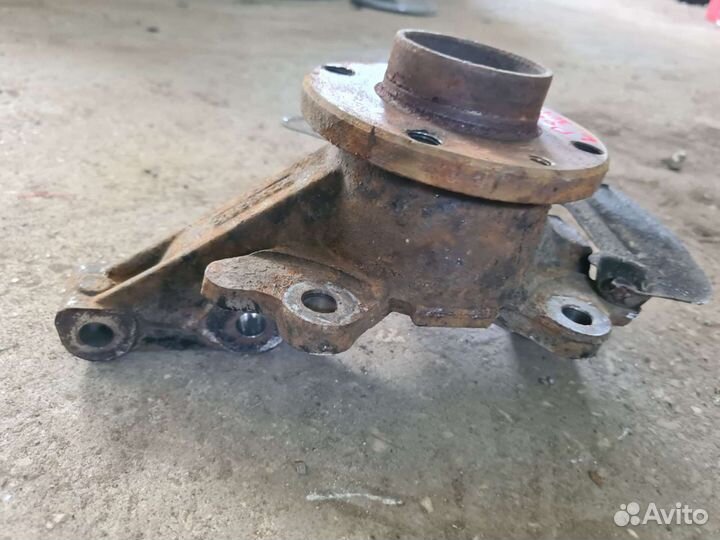 Кулак Fiat Doblo 2011 1.4