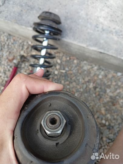 Стойки передние на Тойота виц 2 поколения