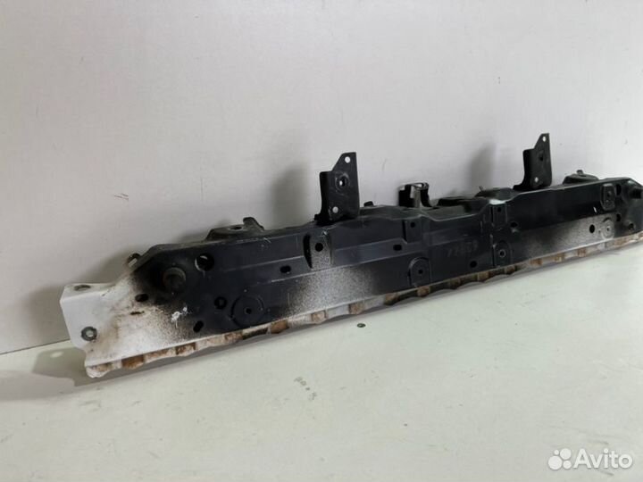 Верхняя планка телевизора передняя Toyota Camry