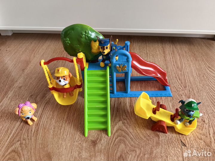 Ящик для игрушек и игрушки