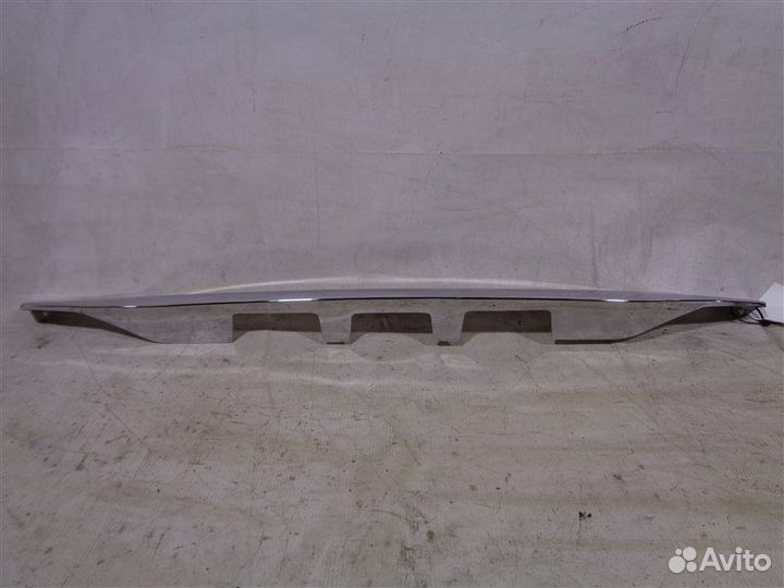 Накладка крышки багажника Mitsubishi Pajero Sport