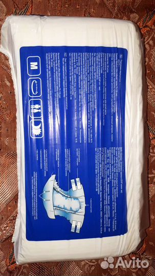 Детская кроватка с маятником и матрасом