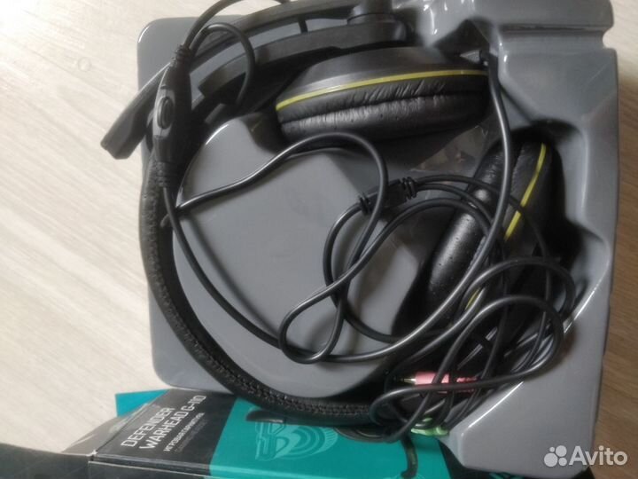 Наушники с микрофоном
