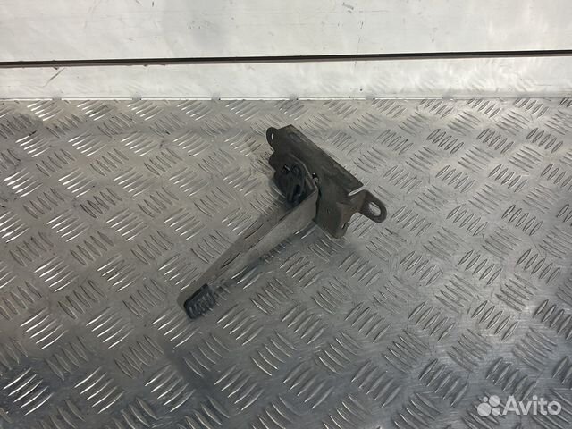 Замок капота LADA веста