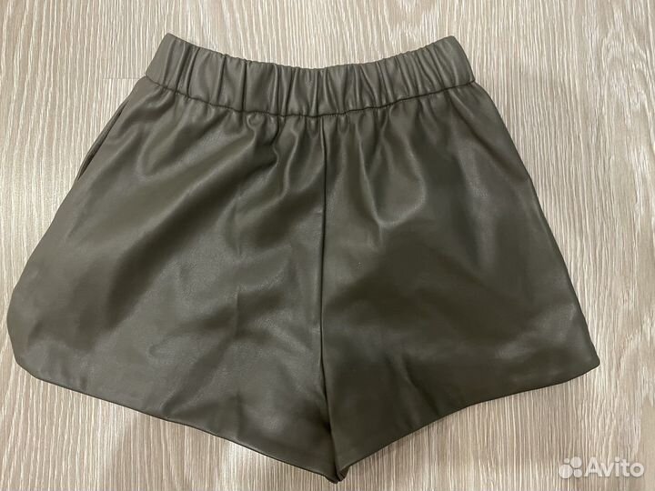 Кожаные шорты 42