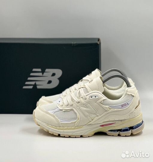 New balance 2002r