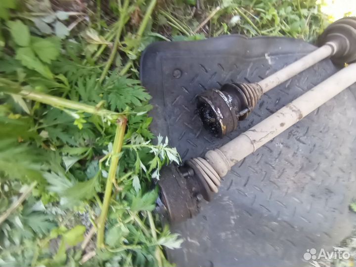 Привод передний левый Volkswagen Vento/Golf 3