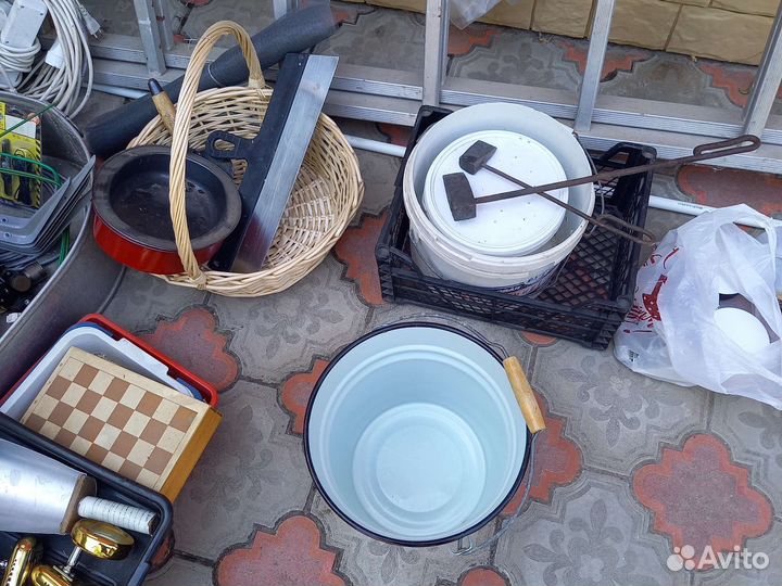 Эмалированное ведро с крышкой