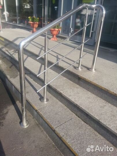 Радиусный поручень на лестницу