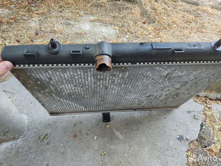 Радиатор охлаждения Пежо