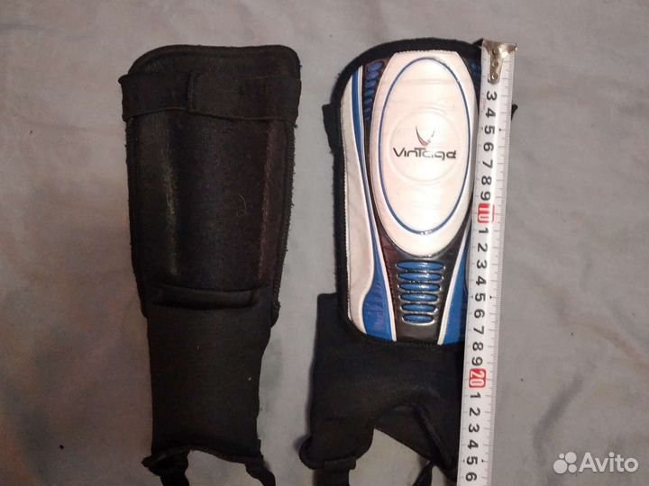 Футбольные щитки, гетры