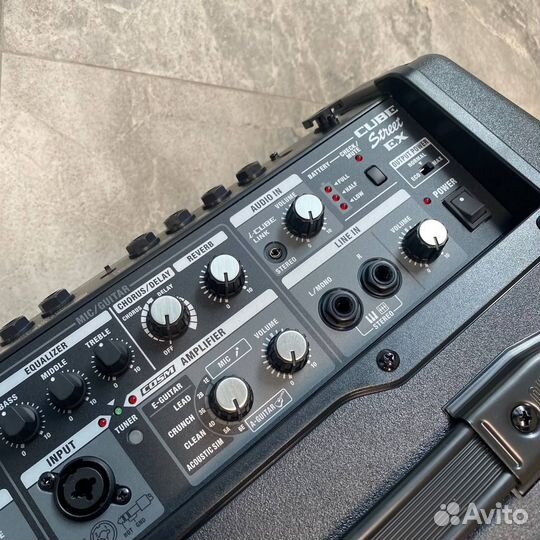 Гитарный комбоусилитель Roland Cube Street EX