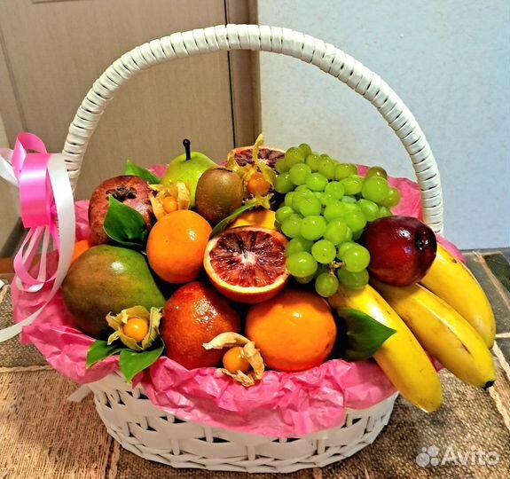 Фруктовые корзины и конверты