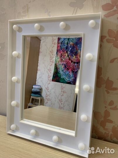 Зеркало с подсветкой для селфи thumbs up