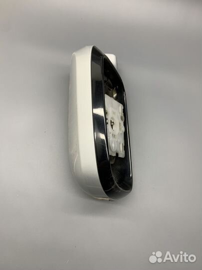 Корпус левого зеркала Toyota Wish ZNE 10 05-09гв