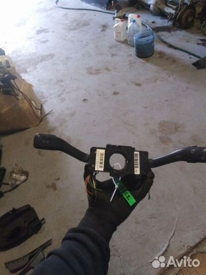 Блок подрулевых перекл. Volkswagen Passat B5