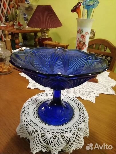 Две вазы : на ножке, для цветов )