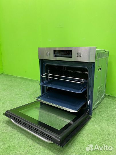 Электрический духовой шкаф Samsung NV68R3541RS/WT