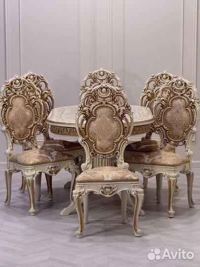 В наличии стол