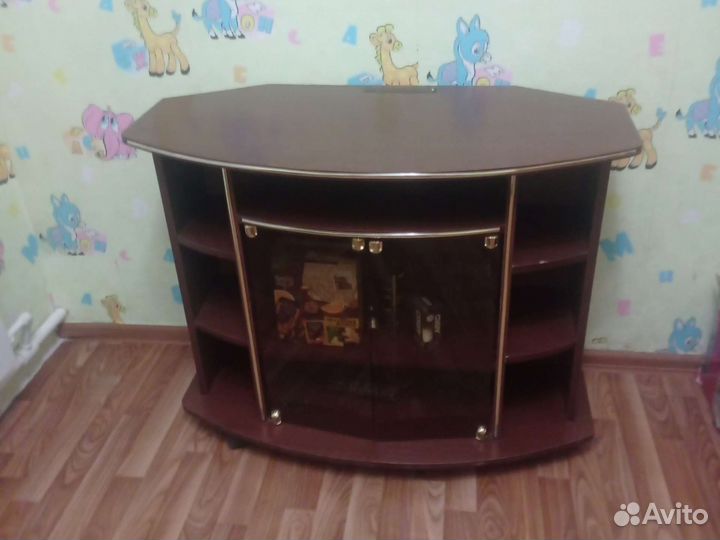 Стол для телевизора