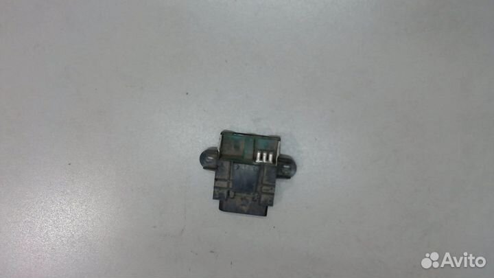 Реле бензонасоса Volkswagen Tiguan, 2011