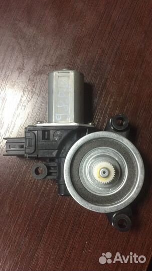 Моторчик стеклоподъемника задний левый Mazda 3 BM