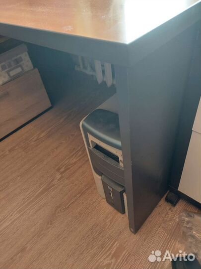 Стол письменный офисный