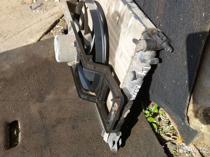 Радиатор охлаждения Рено Логан