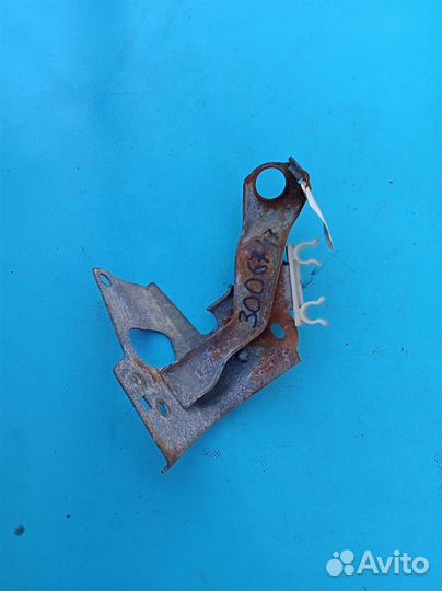 Кронштейн топливного фильтра Mazda 3 (BK) (2002-2