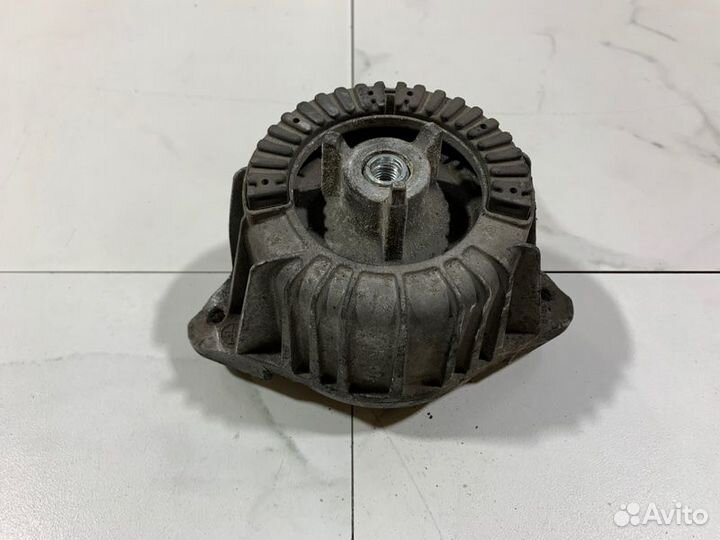 Опора двигателя Mercedes W212 OM651