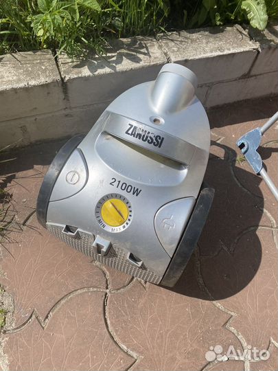 Пылесос Bork на запчасти