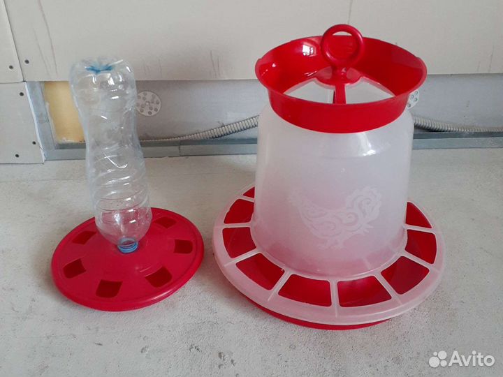 Кормушка и поилка для кур