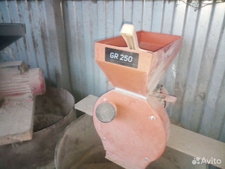 Зернодробилка