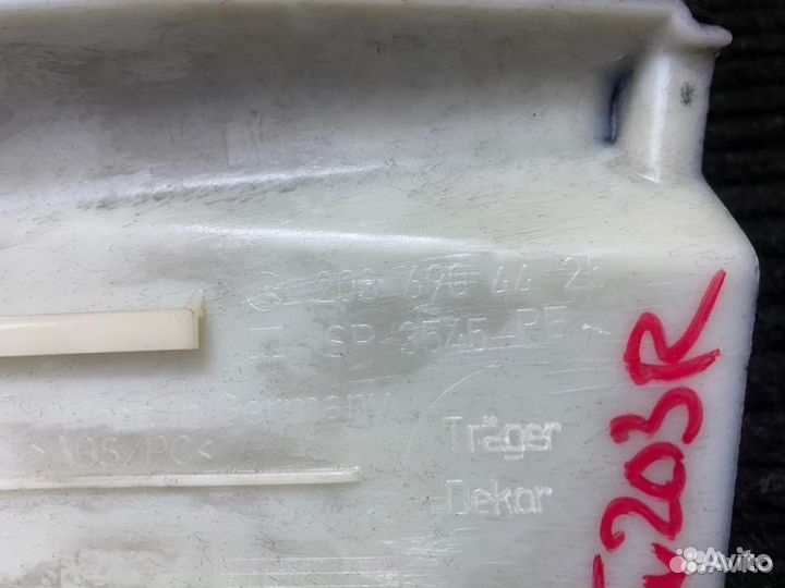 Обшивка стойки правая Mercedes Clc W203 M271.957