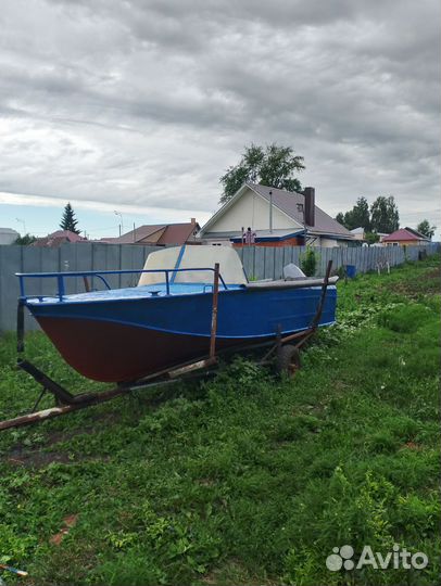 Лодка с мотором