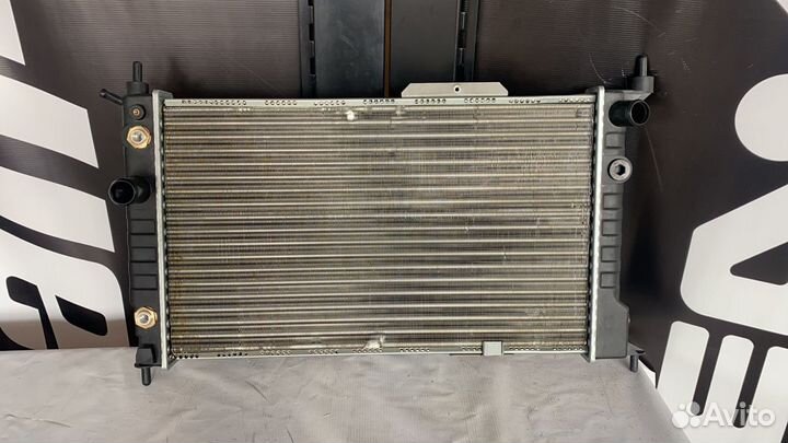 Радиатор охлаждения Opel Astra 353253H