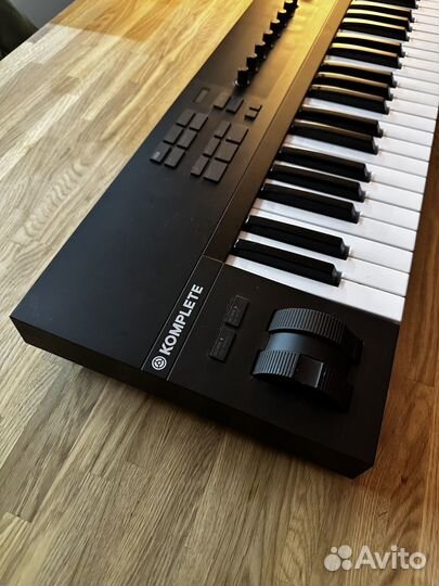 NI Komplete kontrol A49 midi-клавиатура