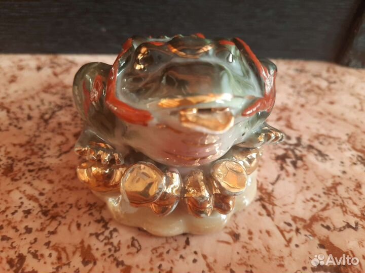 Статуэтка лягушка