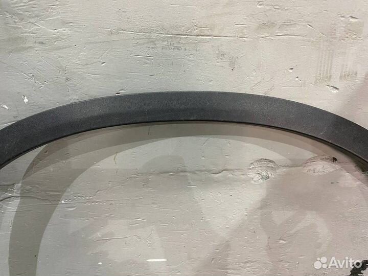 Накладка крыла переднего правого от Mercedes Benz