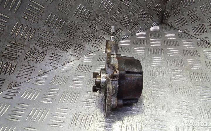 Насос вакуумный Peugeot Partner