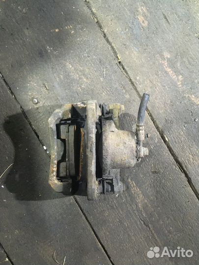 Суппорт тормозной передний левый Geely MK