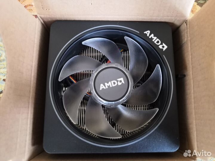AMD Ryzen 7 3700X Box (личный)