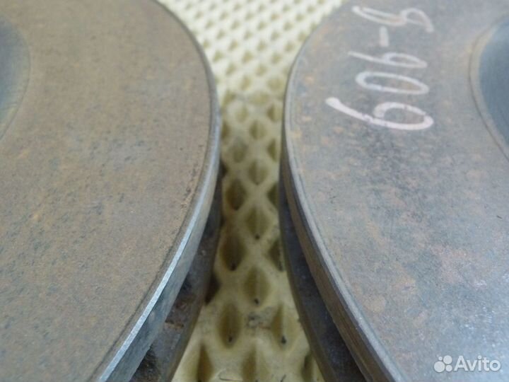 Комплект передних суппортов Lexus IS 250/350 2005-2013 (4775022460 4773022460 4351222260)