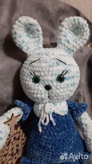 Вязаный заяц плюшеый игрушка ручной работы