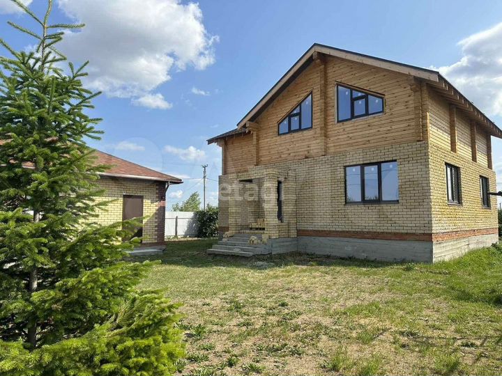 Дом 220 м² на участке 10 сот.