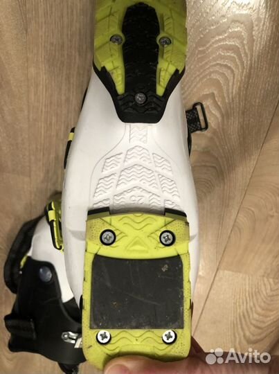 Горнолыжные ботинки и лыжи комплект